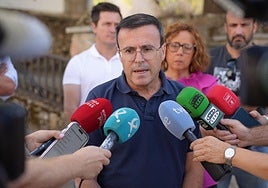 El secretario general del PSOE de Extremadura, Miguel Ángel Gallardo, en declaraciones a los medios.