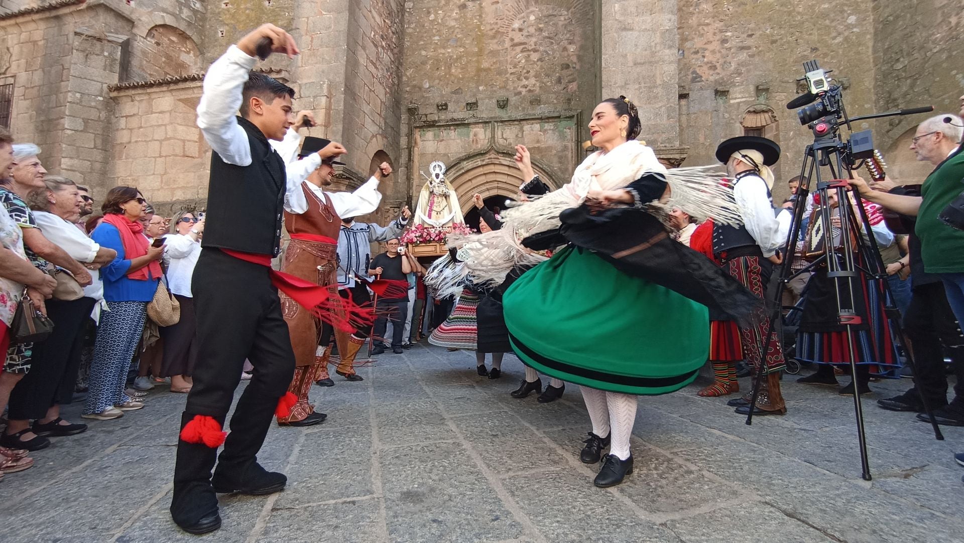 Fotos | La ermita del Vaquero abraza a su Virgen
