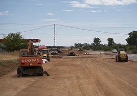 Las máquinas, en la carretera de Sevilla este lunes.