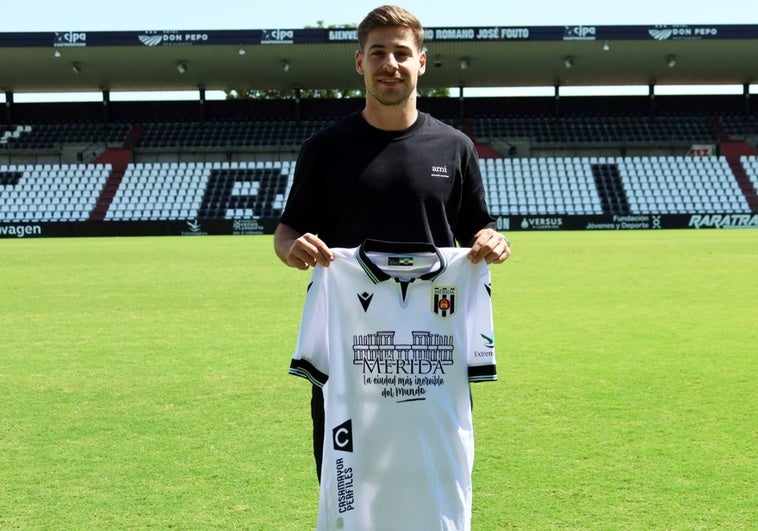 Rui Gomes cierra el vestuario del Mérida