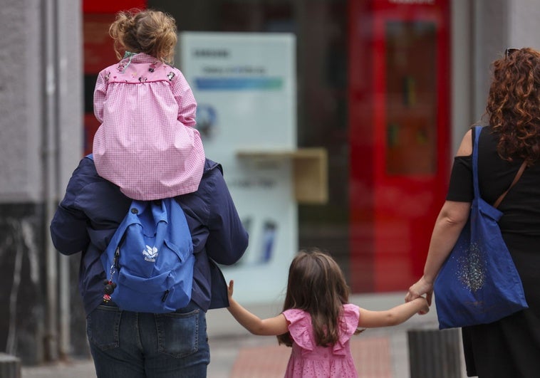 Incertidumbre entre las familias de 7.000 alumnos extremeños por el transporte escolar