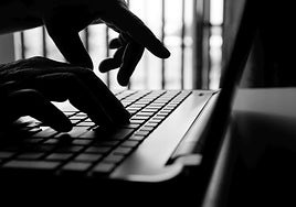 Seis meses de prisión y 12.000 euros de indemnización por vender a terceros clases online de una academia de informática de Cáceres