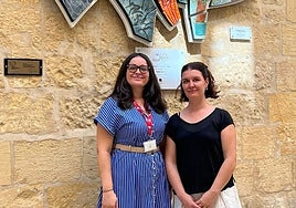 Joanne Attard Mallia, directora del Valletta Design Cluster, junto a Iris Jugo durante la visita al espacio creativo de la capital maltesa.