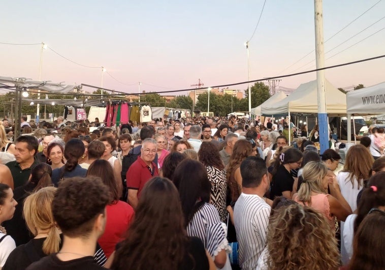 El recinto ferial de Mérida acogerá este viernes un mercadillo nocturno