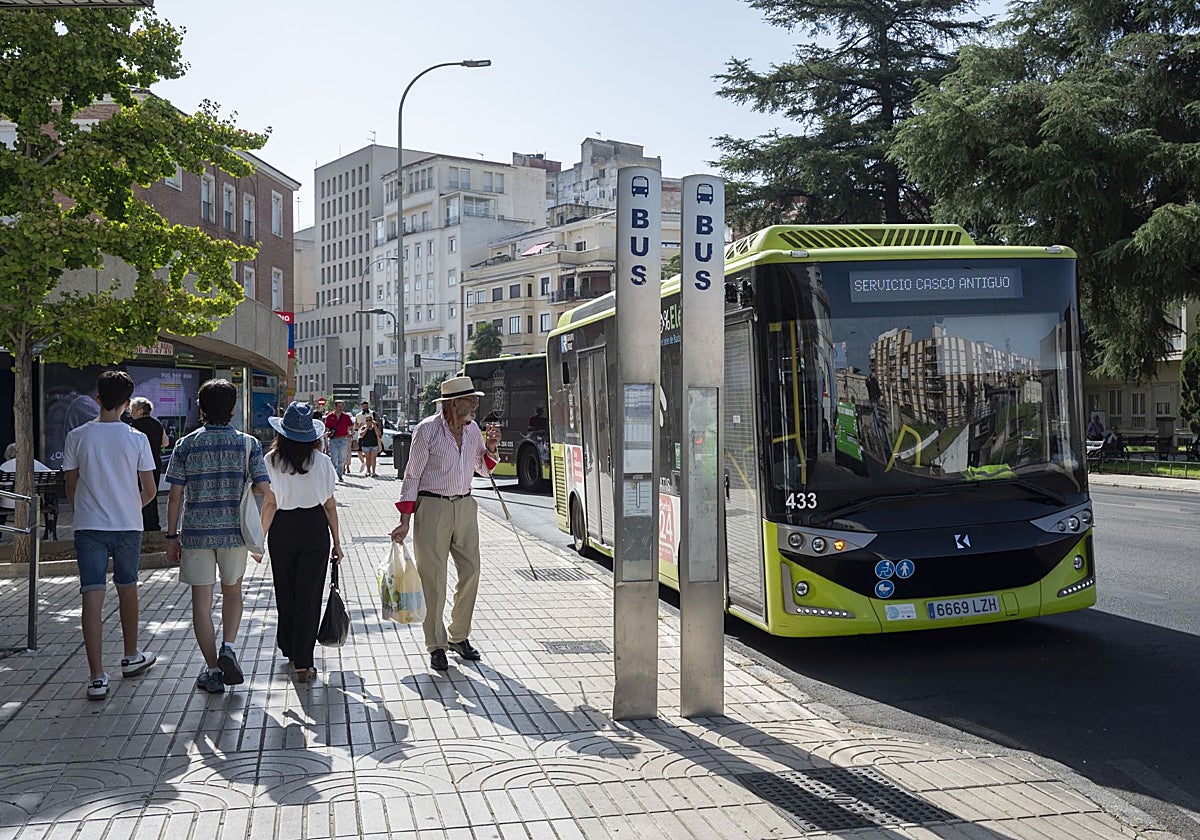 El autobús en la plaza de la Libertad.