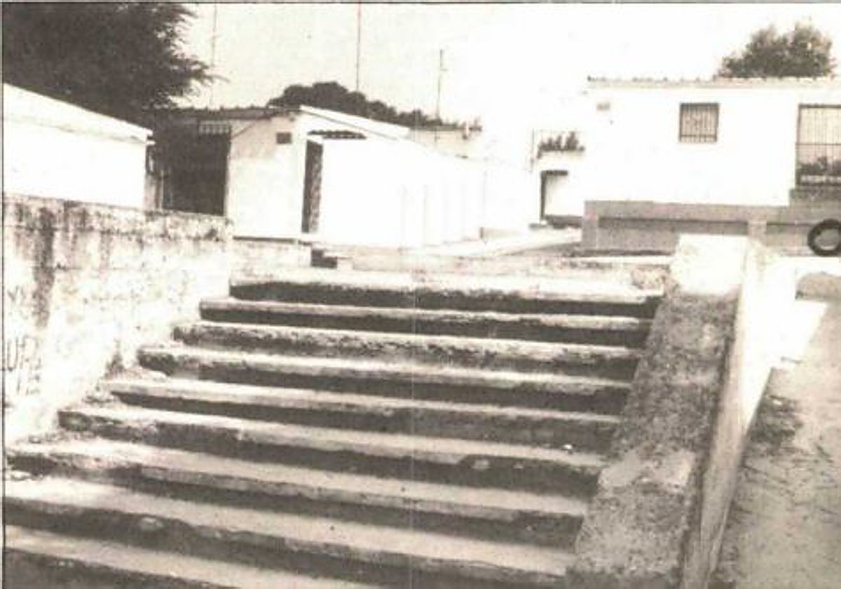 La plazoleta de la UVA con el lugar de los hechos marcado.