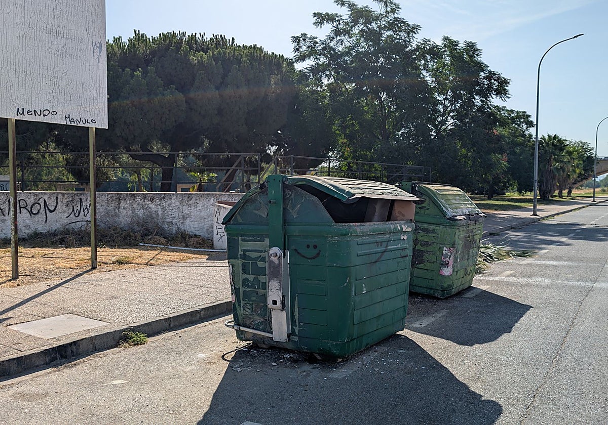 Contenedores en mal estado en San Antonio.