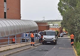 Un joven de 25 años resulta herido grave tras caer con la moto por un barranco en Acebo
