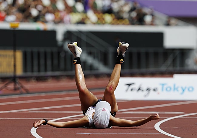 Laura Luengo sufrió una caída nada más tomarse la salida.