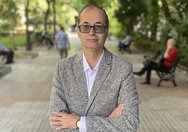 Francisco Flores, en una foto reciente tomada en el Paseo de Cánovas de Cáceres.