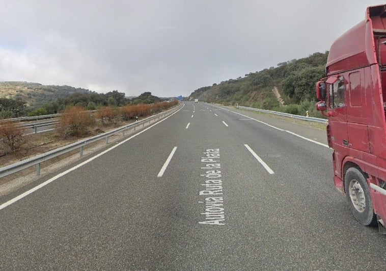 Herida grave en una colisión en la A-66 una conductora que se bajó de su coche
