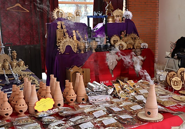 Expositor de inciensos en la edición de la Feria Cofrade del año pasado.