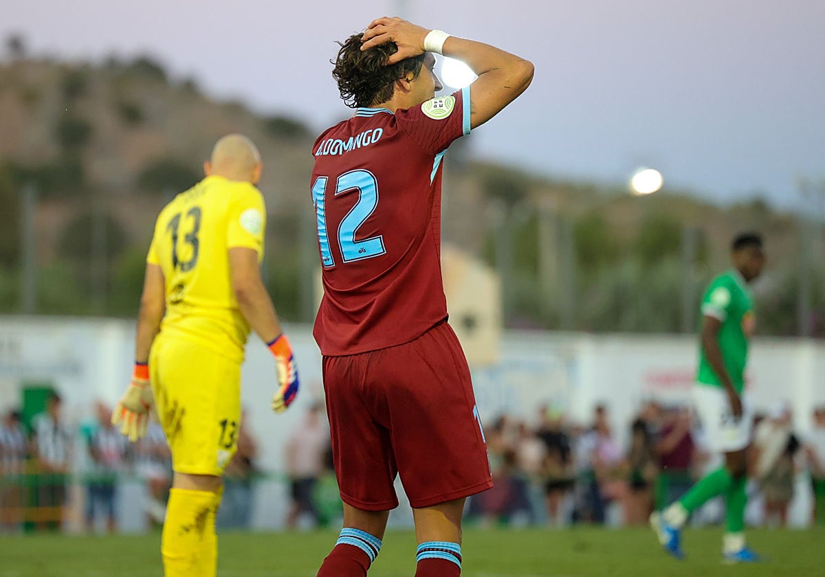 Borja DOmingo se lamenta por una ocasión en Santa Amalia.