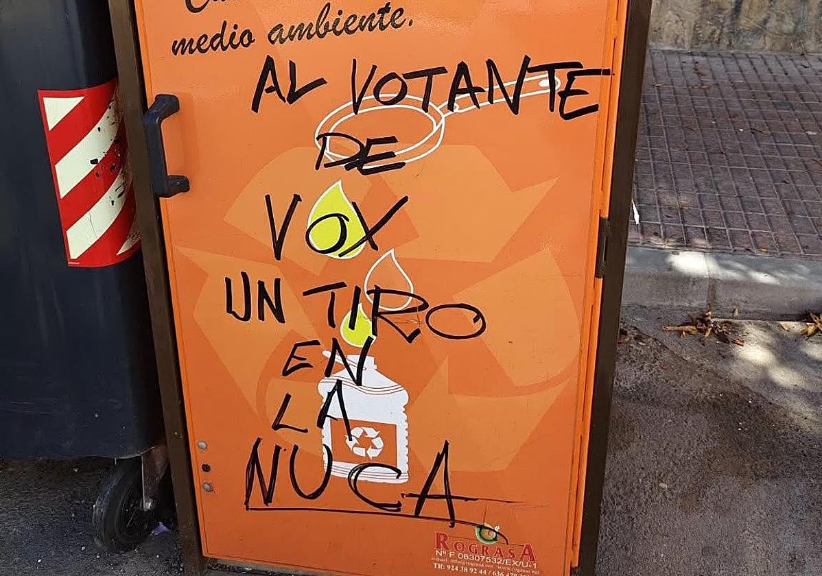 Rechazo unánime a unas pintadas en Mérida contra Vox y sus votantes