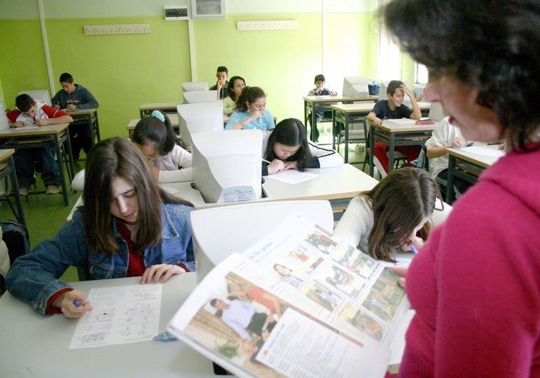 Educación lanza un llamamiento urgente para cubrir una treintena de vacantes en institutos