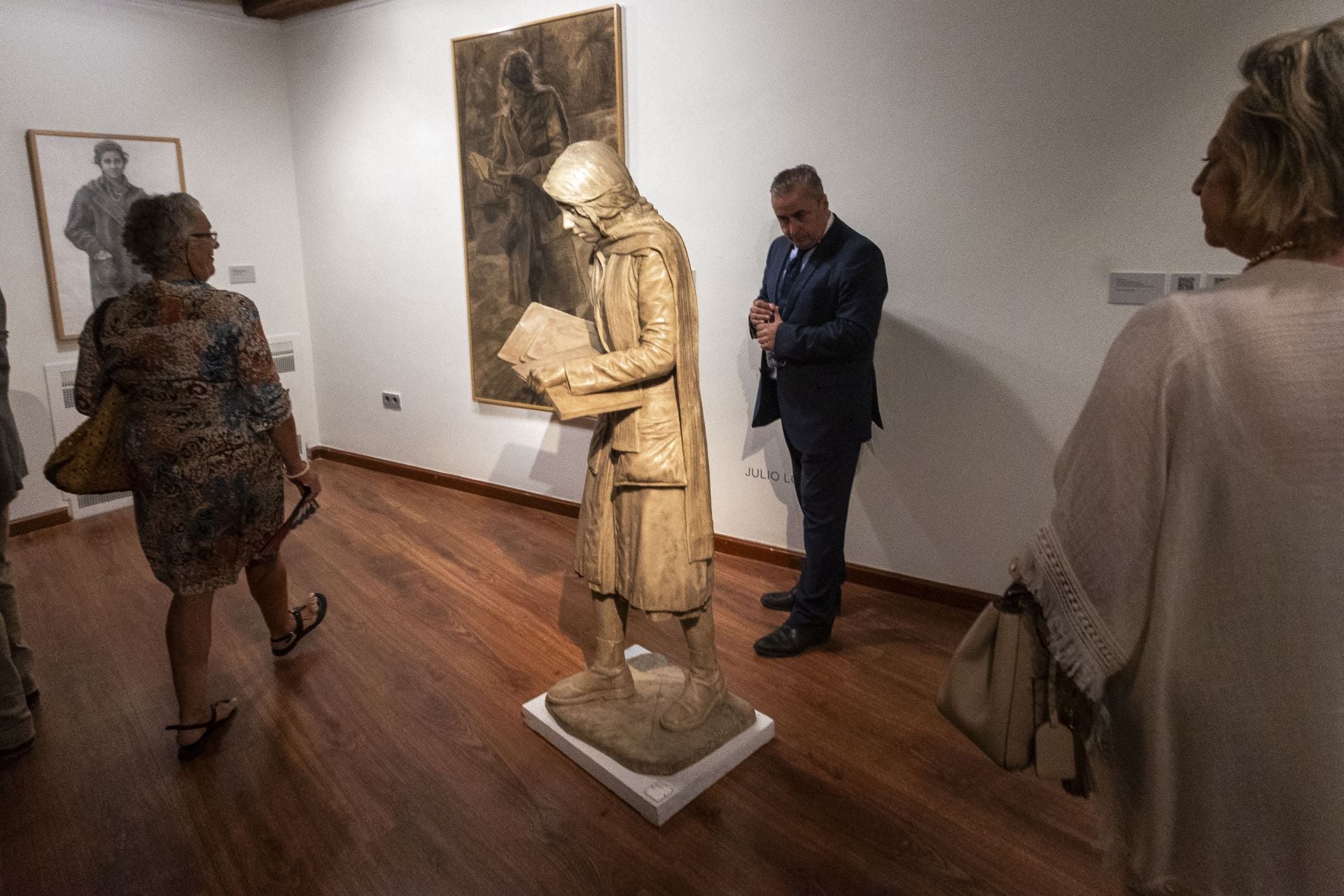 Escultura del autor realista Julio López.