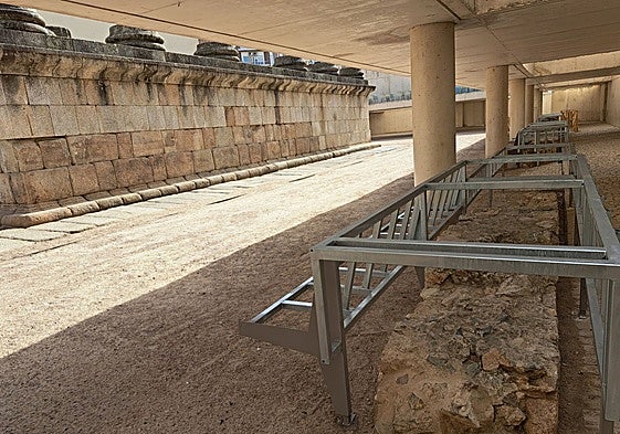 Estructura colocada sobre ell muro del Templo de Diana.