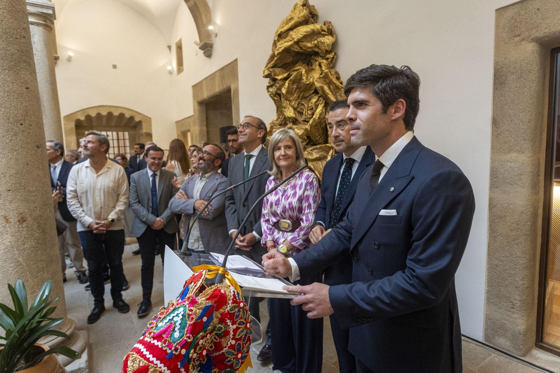 Discursos públicos en la inauguración oficial del hotel. 