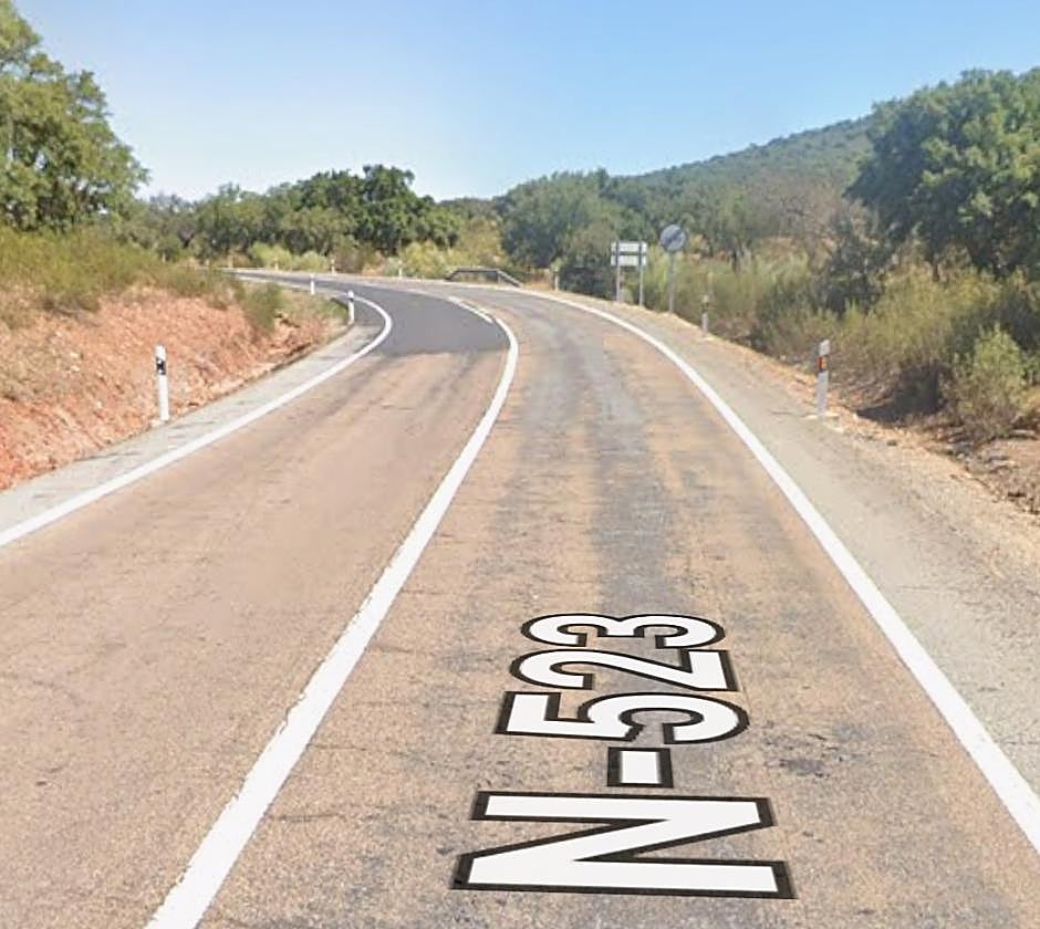 Carretera N-523, entre el kilómetro 23 y 24.