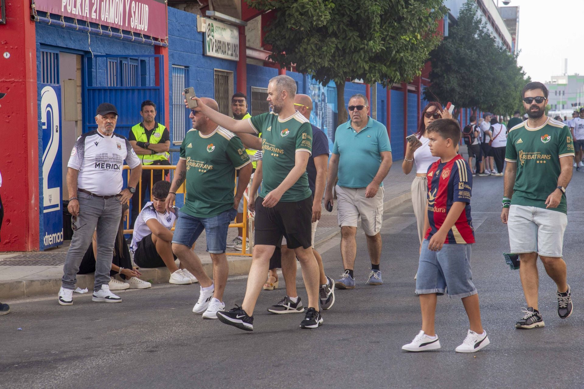 Las mejores imágenes del derbi entre el Mérida y el Cacereño en el Francisco de la Hera