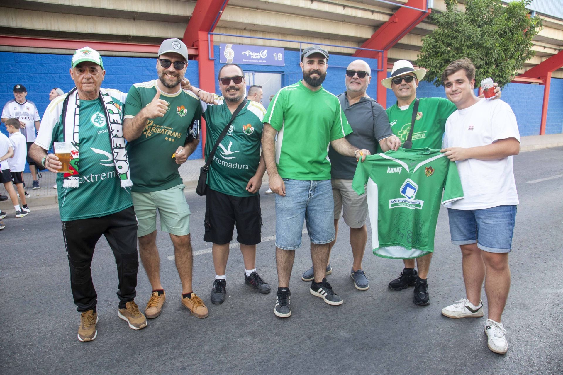 Las mejores imágenes del derbi entre el Mérida y el Cacereño en el Francisco de la Hera