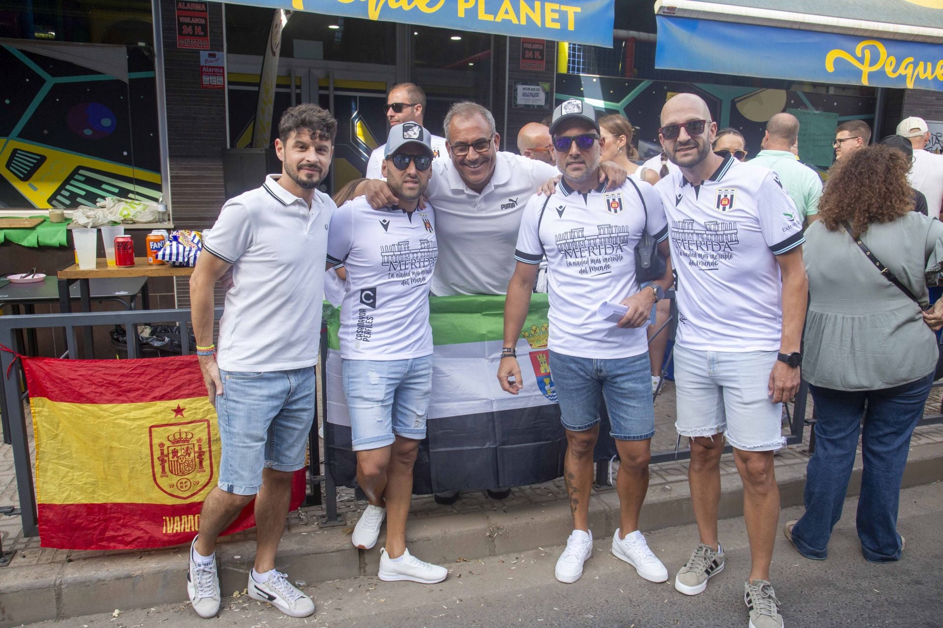 Las mejores imágenes del derbi entre el Mérida y el Cacereño en el Francisco de la Hera