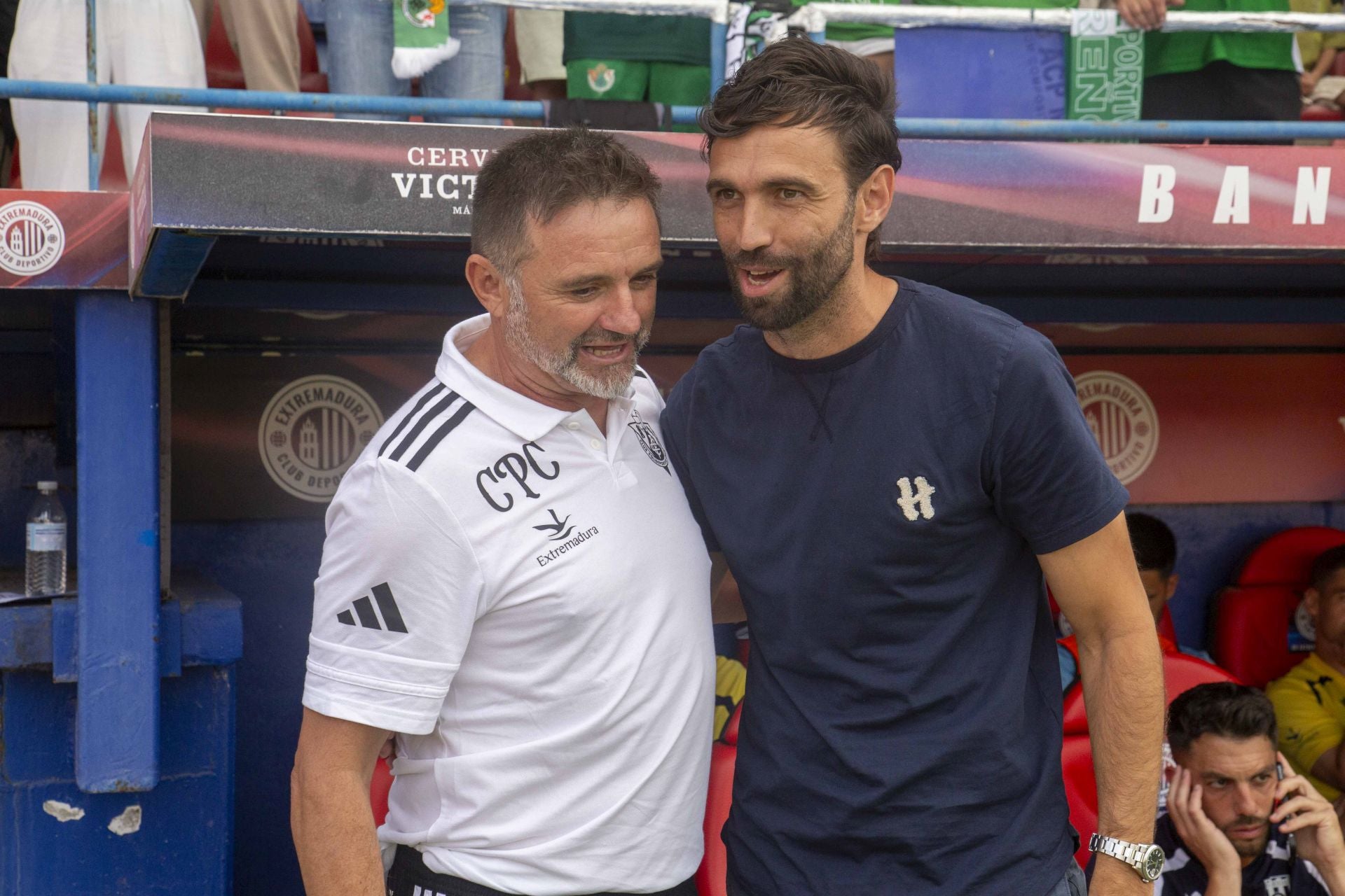 Las mejores imágenes del derbi entre el Mérida y el Cacereño en el Francisco de la Hera