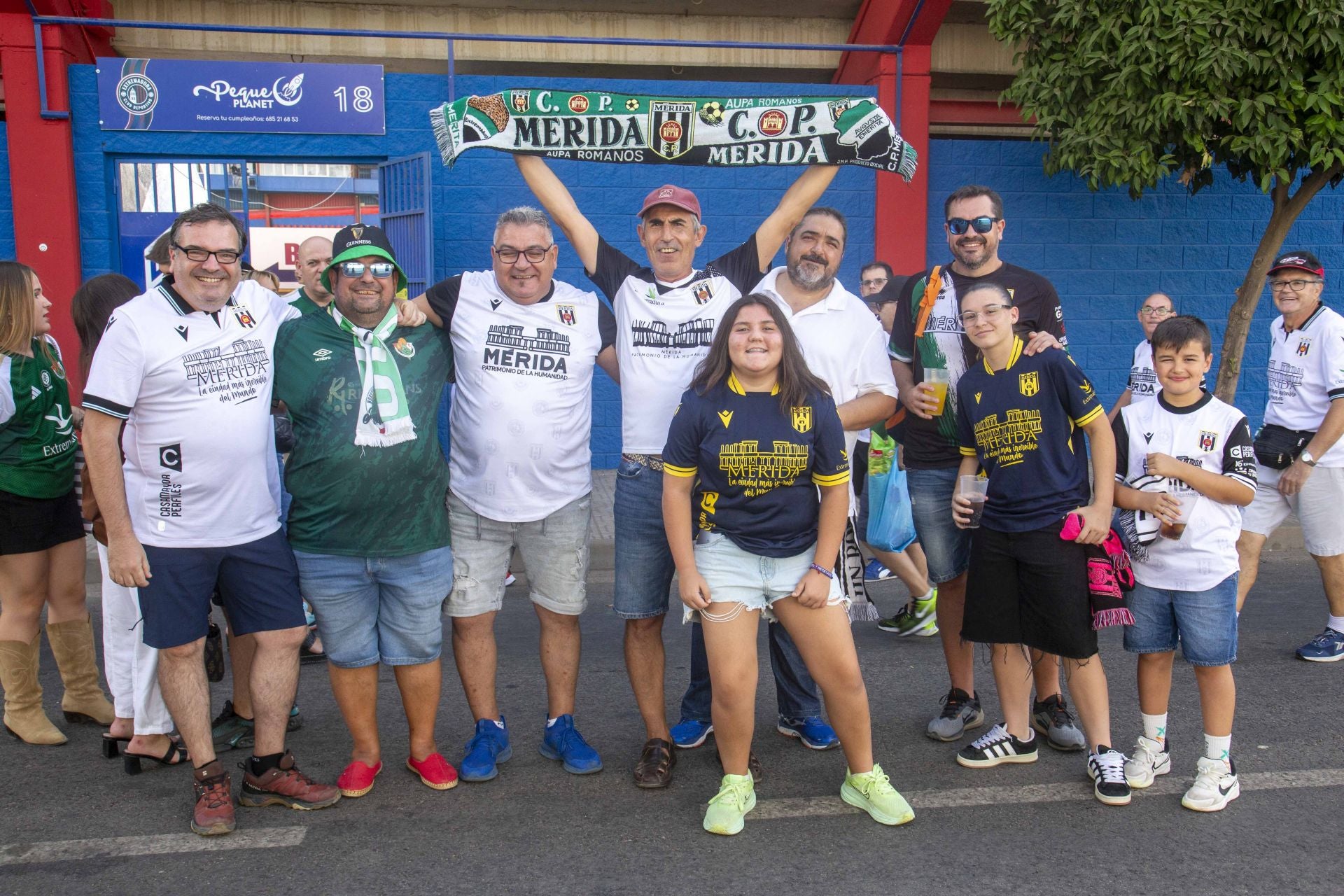 Las mejores imágenes del derbi entre el Mérida y el Cacereño en el Francisco de la Hera