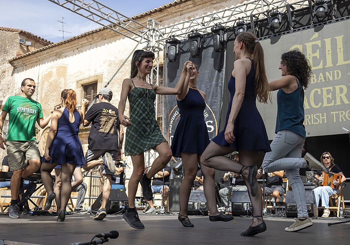Taller de baile este sábado en la Plaza de Santa María.