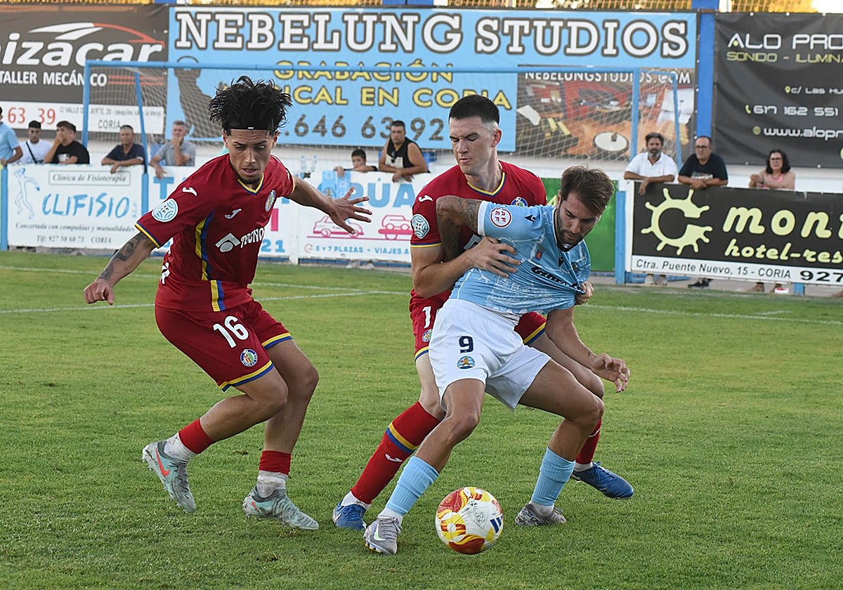 Mercadal, en el encuentro disputado entre el Coria y el Getafe B en La Isla.