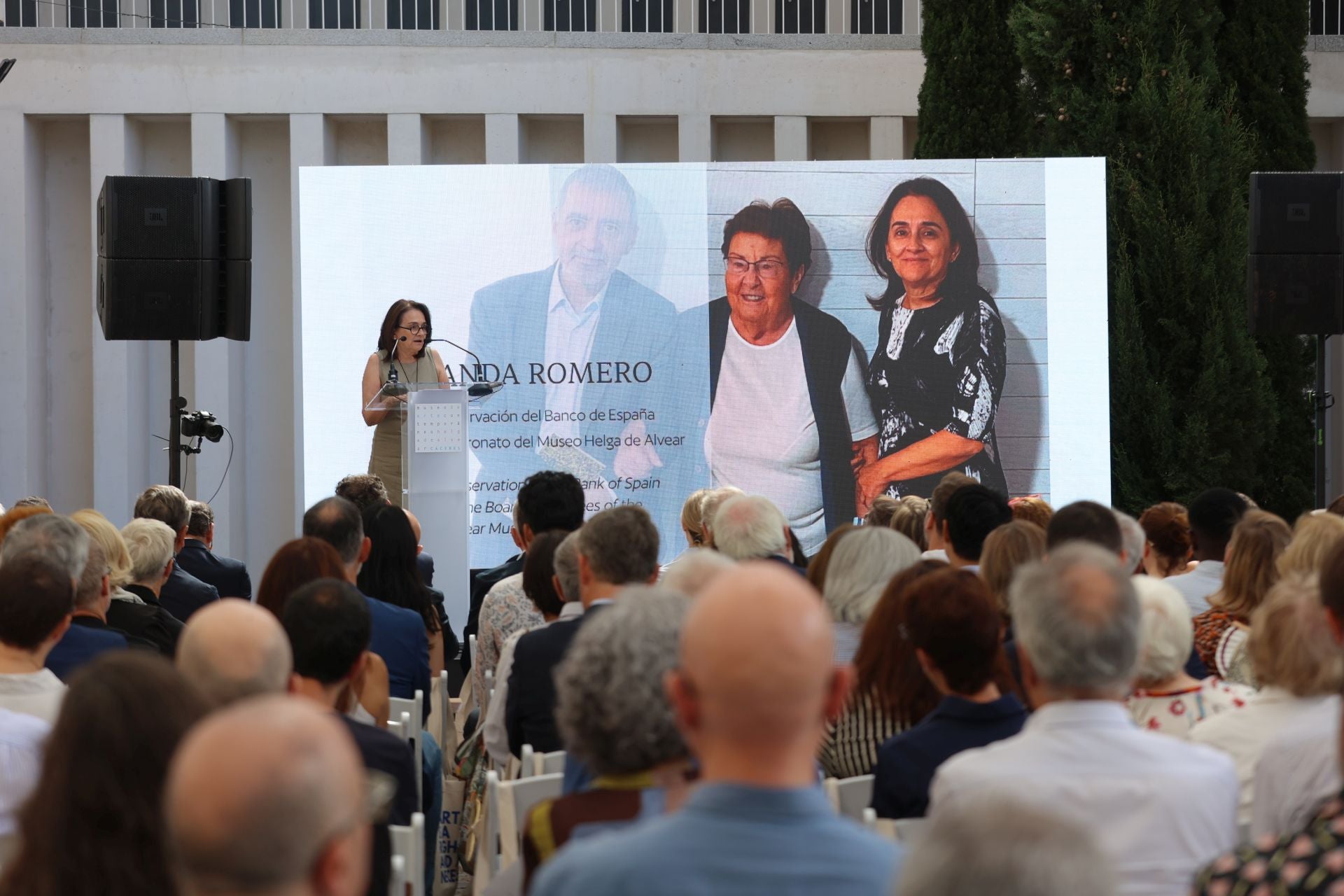 Homenaje a Helga de Alvear