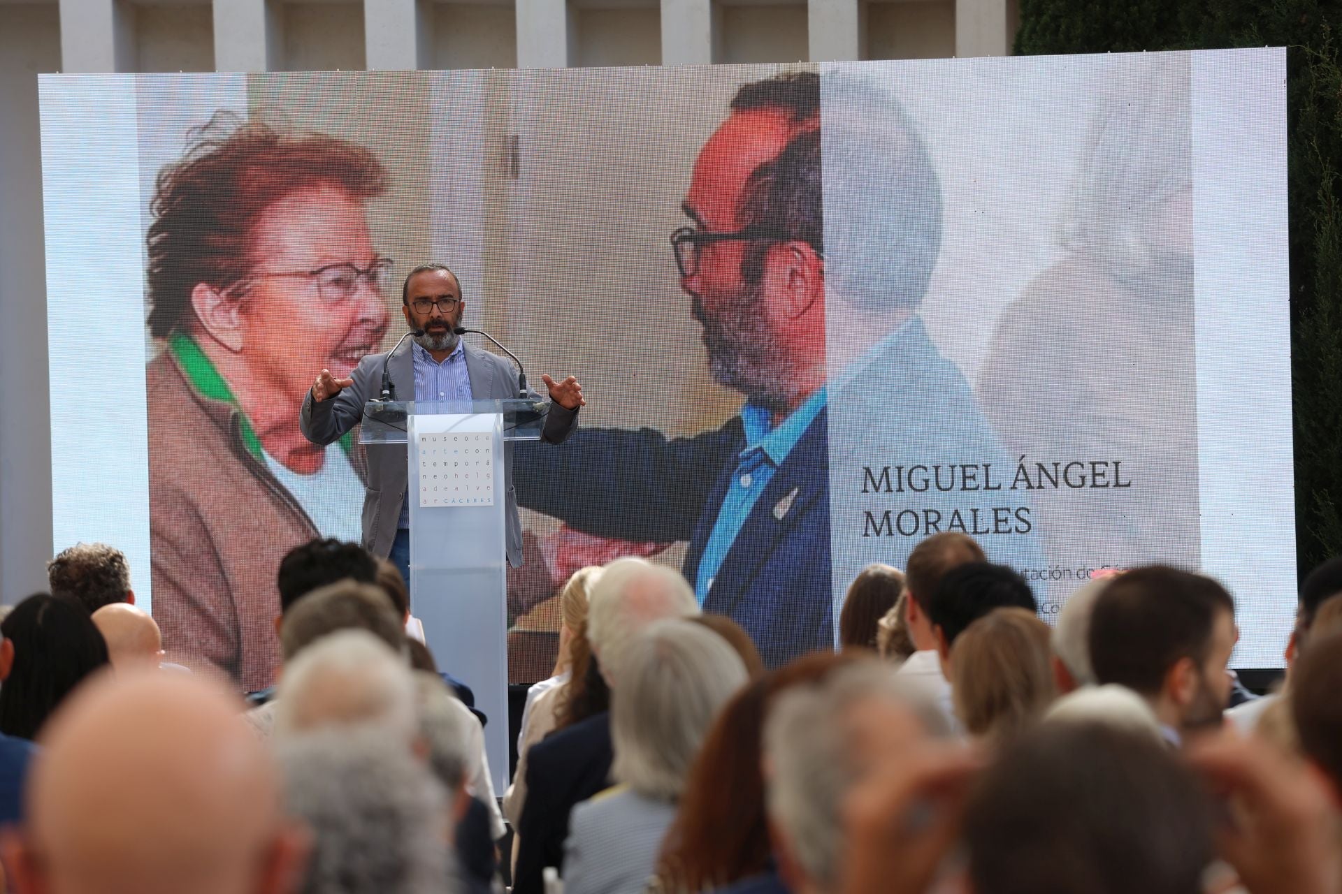 Homenaje a Helga de Alvear