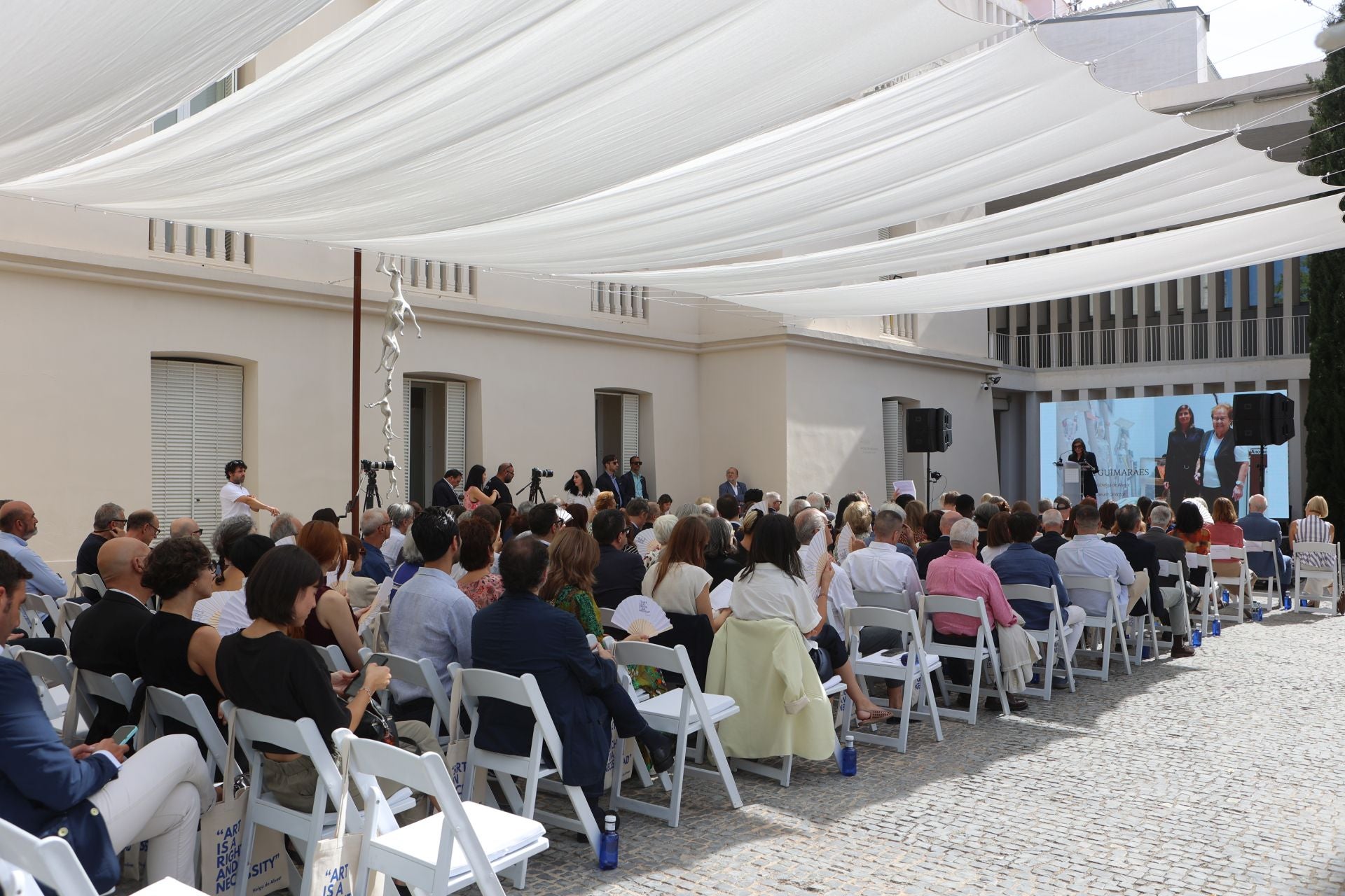 Homenaje a Helga de Alvear