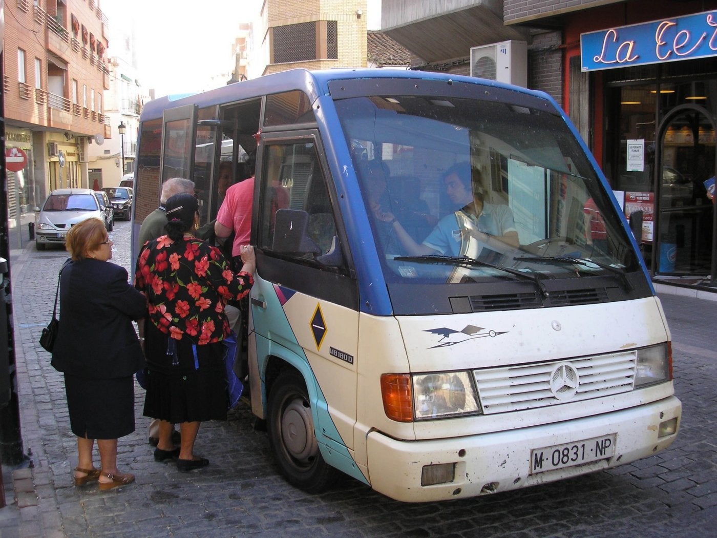 Imagen retrospectiva del bus urbano para el recuerdo.