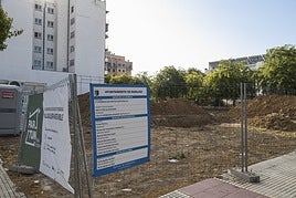 El solar de San Roque, en Hermanos Vidarte, en el que se construirán 31 pisos de alquiler asequible.