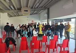 Foto de familia de la primera promoción del proyecto de Plasencia Sostenible.