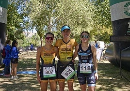 Podio femenino de la modalidad olímpica con victoria de Ester Rodríguez acompañada por Celia González y Luisa Gámez.