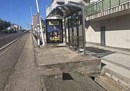 El estado de la parada ubicada en la avenida Juan Sebastián Elcano.