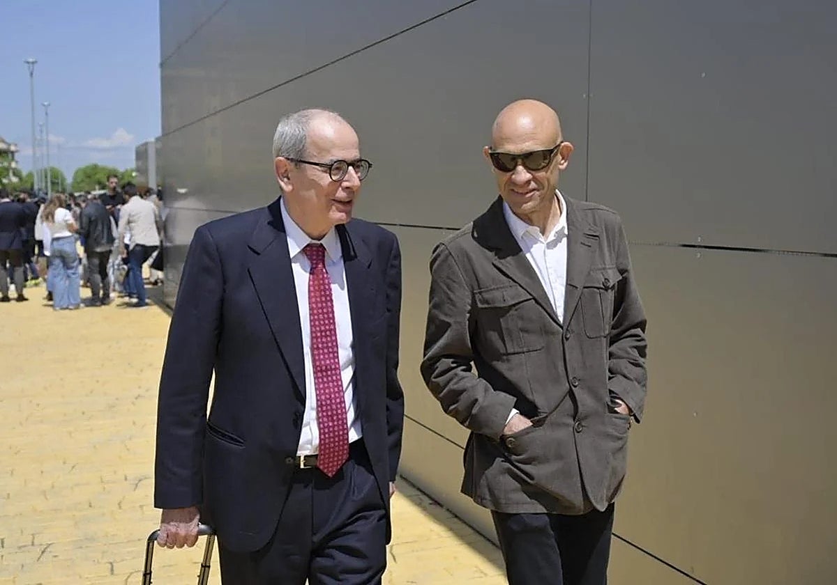 Luis Carrero, con gafas oscuras, el día de su declaración ante la jueza.