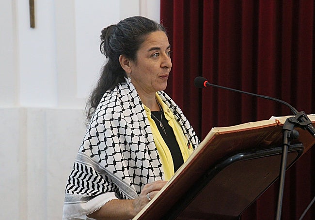 Monserrat Girón, tomando posesión de su acta de edil por Unidas por Mérida.