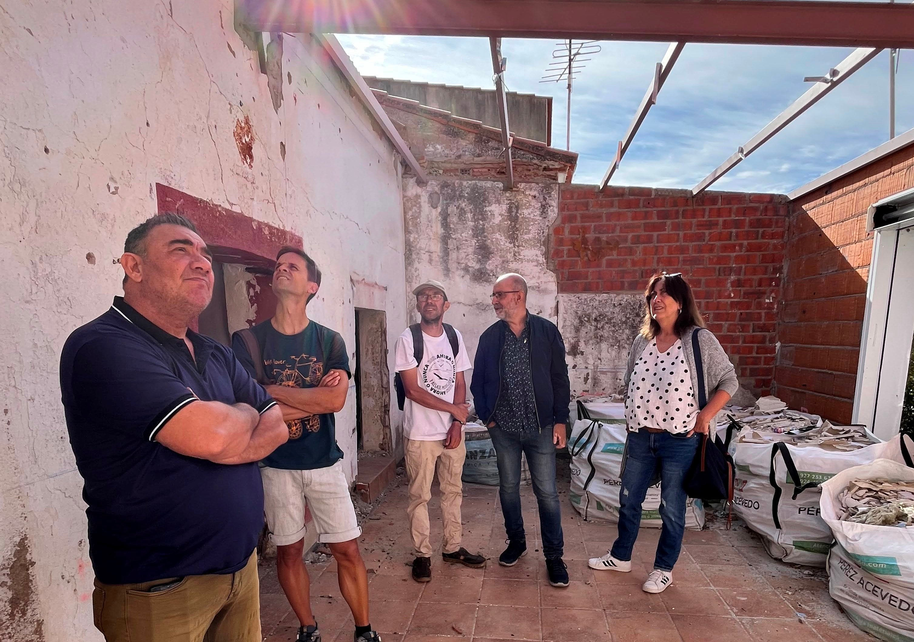 Visita de los concejales de Unidas Podemos a la casa de Fuente Fría.
