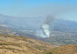 Desactivado el nivel 1 en el incendio de Cuacos de Yuste, que calcina 250 hectáreas