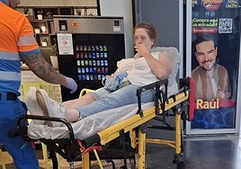 Elena Arribas en el momento de ser atendido.