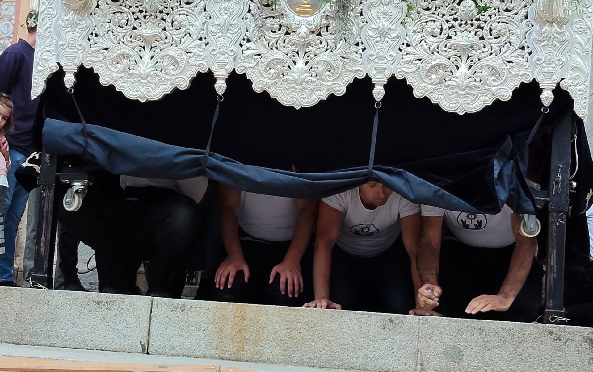 Jerez y la cofradía del Santísimo vibran con la Virgen de la Paz en su histórica procesión extraordinaria