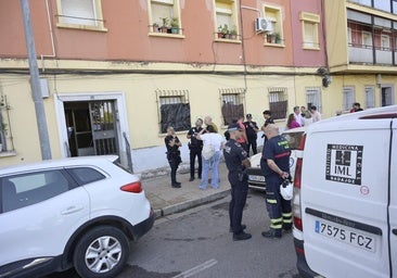 Un padre y un hijo detenidos por la muerte de la joven hallada en el piso de Badajoz incendiado
