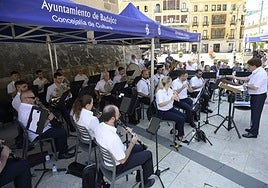 La Banda Municipal de Música ofrece un concierto el día de San Juan en Badajoz.