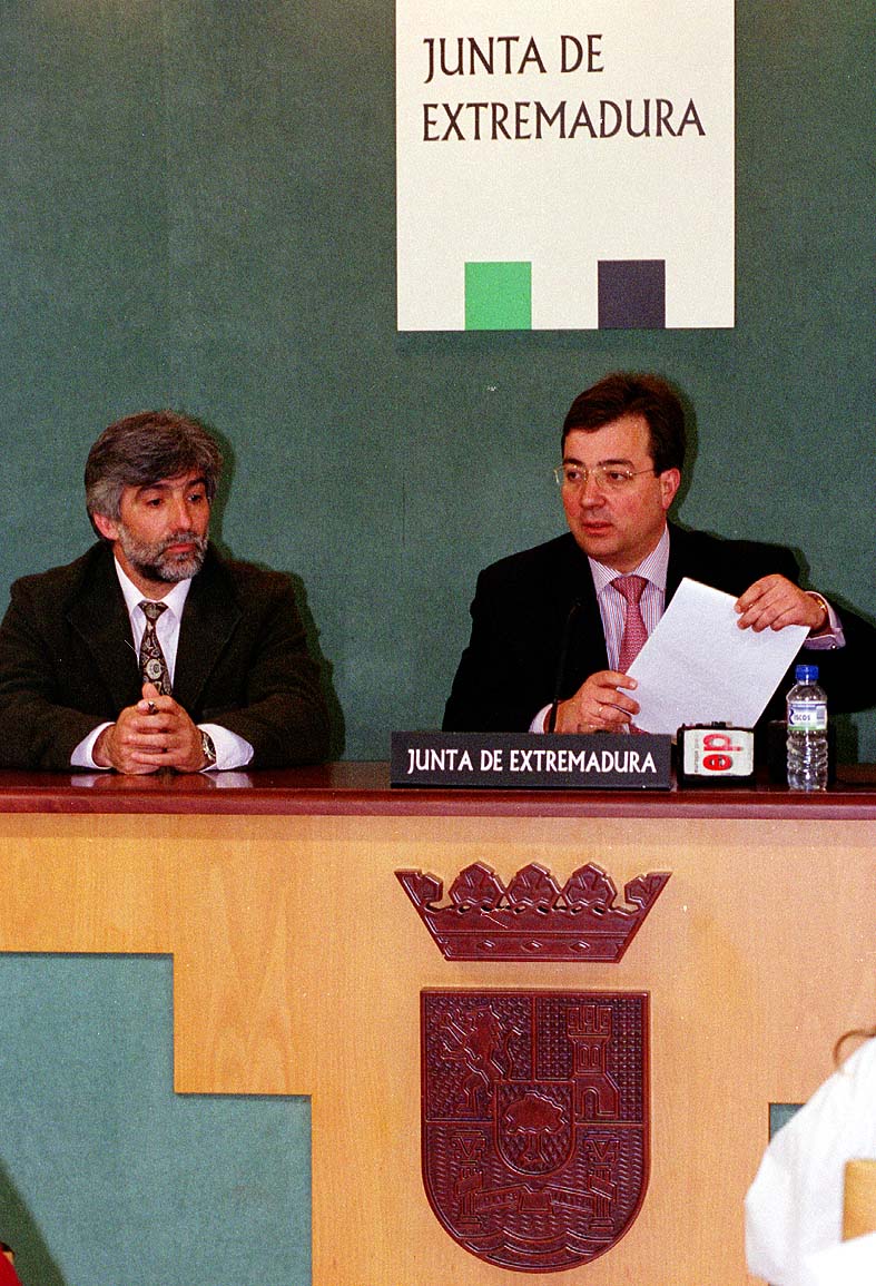 2004. Fernández Vara durante su época como consejero de sanidad y Consumo