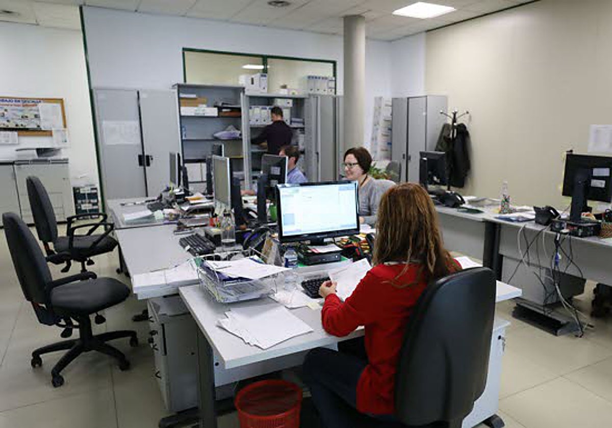 El trabajador de la Junta ha sido defendido por el letrado Alonso Ramón Díaz.