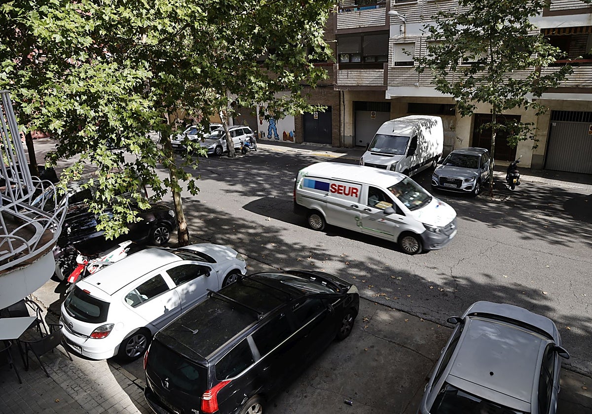 La plaza de Portugal conservará los aparcamientos cuando pierda los bordillos
