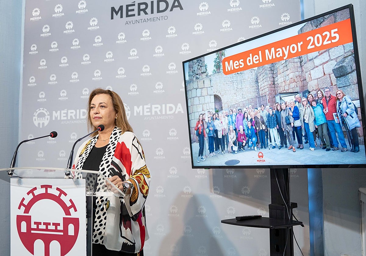Catalina Alarcón, en la presentación esta mañana de la programación del Mes del Mayor.